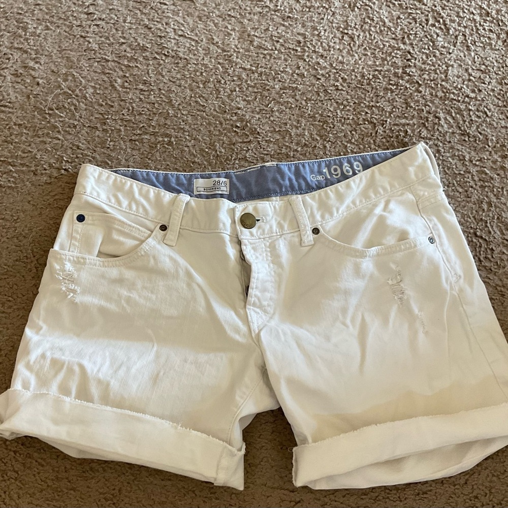 White Jean Shorts with Frayed Hem and Cuffed Style